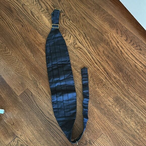 Vintage Black Satin Men's Cummerbund - adjustable from 28” to 48” - Picture 3 of 4